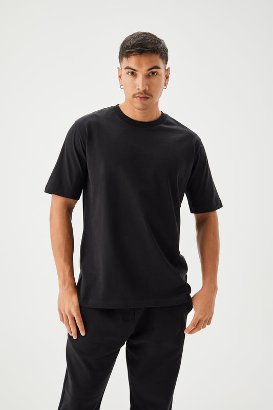 Men wearing regular black t-shirt front view